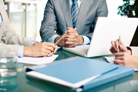 luật sư tư vấn pháp lý bảo vệ quyền lợi tổ chức logistics