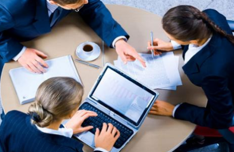 luật sư tư vấn pháp lý bảo vệ quyền lợi tổ chức giải trí