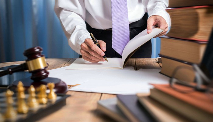 Luật sư hỗ trợ pháp lý dân sự
