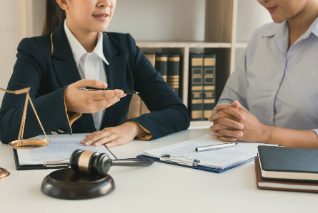 luật sư tư vấn pháp lý xuất bản