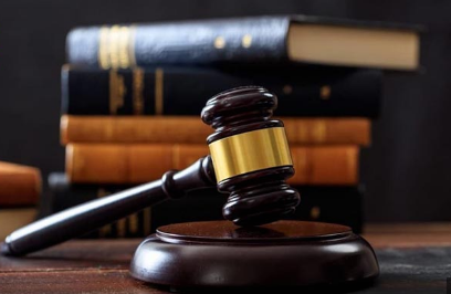 Luật sư tranh tụng lao động