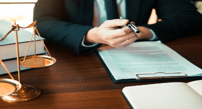 Luật sư tranh tụng tòa án