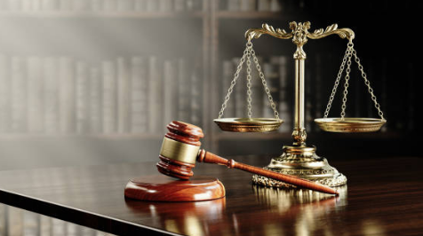 Luật sư kiện đòi bồi thường