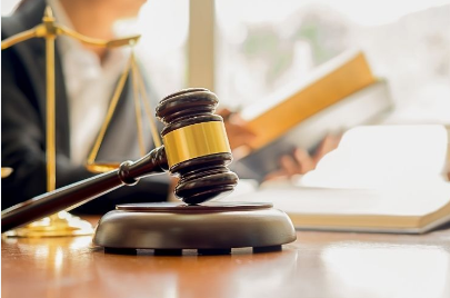 Luật sư bảo vệ quyền lợi lao động nhanh