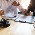 Luật sư kiện hành chính